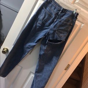 Pretty Little Thing Mom Jeans with Bum Rip